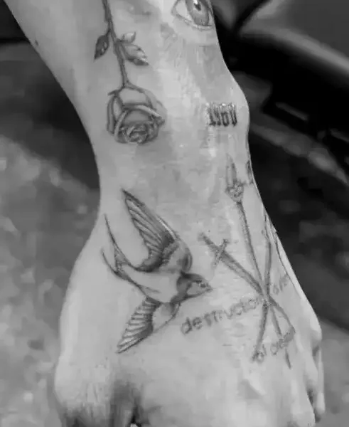 @girlknewyork - Tattoo Formentera